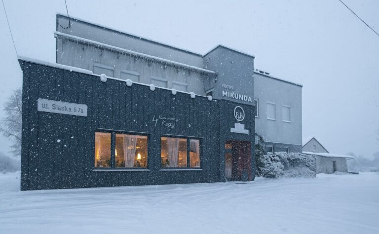 Gdzie nocują pracownicy zimą? Sprawdzone noclegi przy A4 w Małopolsce